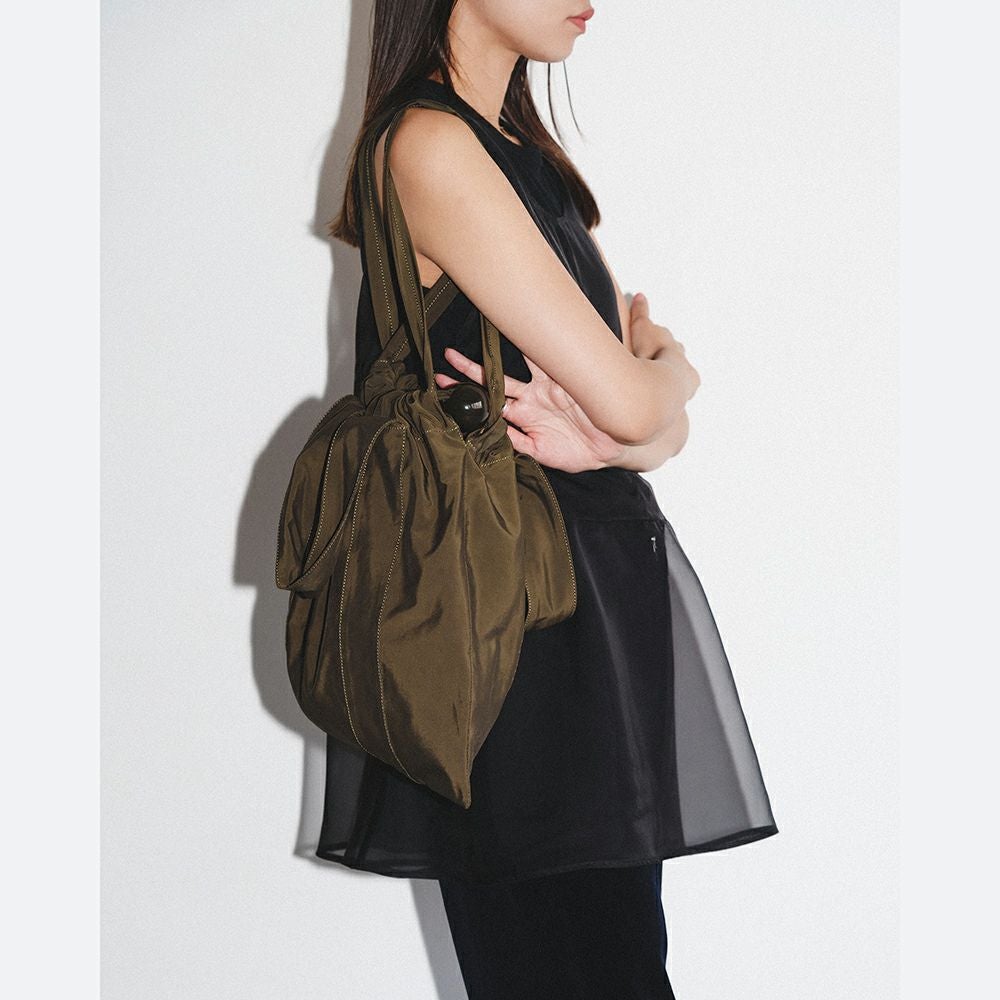 定価3.6万Bucket Baggage ボールチャームサテントートバッグ Ball Charm Satin Tote | AINEXX ONLINE（アイネックスオンライン）