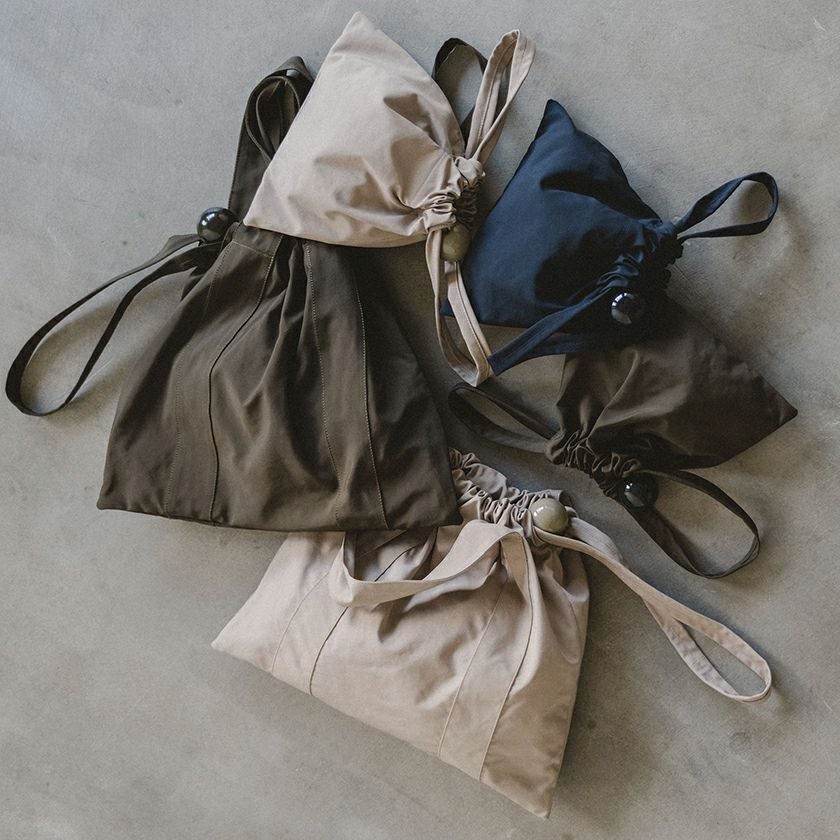 Ball Charm Satin Tote | AINEXX ONLINE（アイネックスオンライン）
