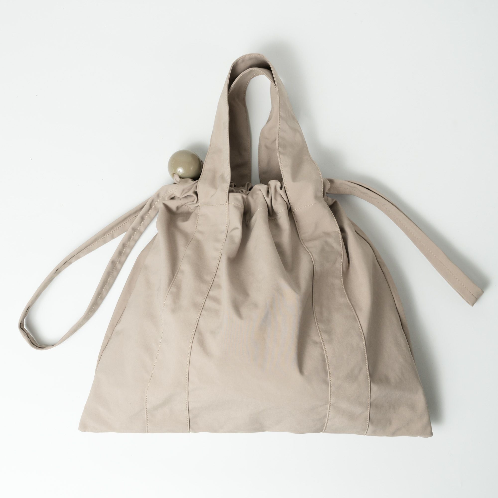 Ball Charm Satin Tote | AINEXX ONLINE（アイネックスオンライン）