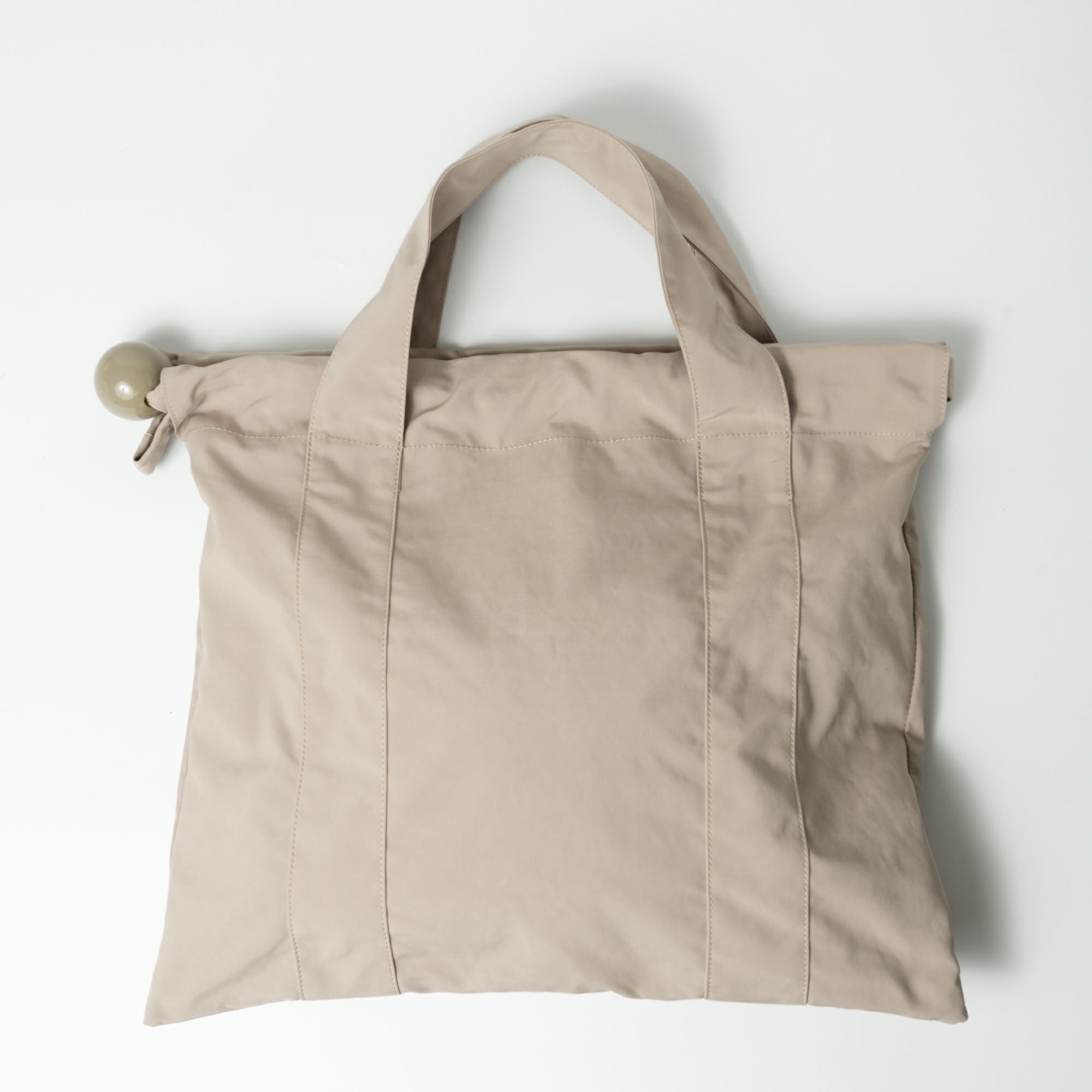 Ball Charm Satin Tote | AINEXX ONLINE（アイネックスオンライン）