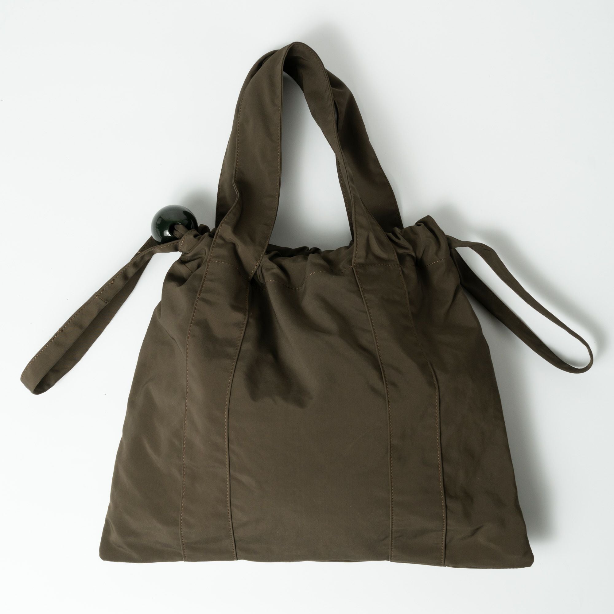 Ball Charm Satin Tote | AINEXX ONLINE（アイネックスオンライン）